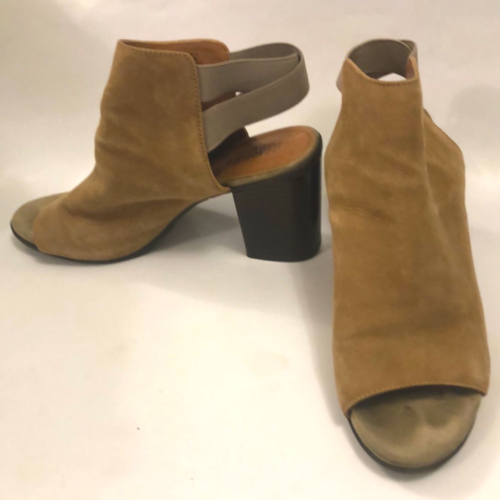 Kenneth Cole 9.5 Heels Shoes Open Toe Elastic Slingback Suede Upper Excellent